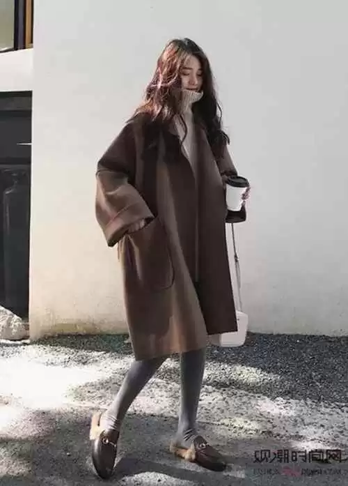 灰色毛衣外套搭配全攻略 穿出高级感的秘密