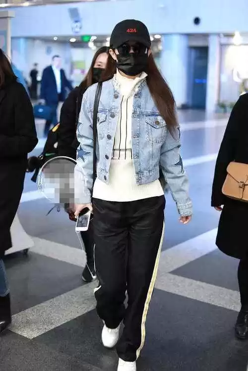 牛仔外套配什么好看 这五个公式让你从衣柜头疼到街头焦点