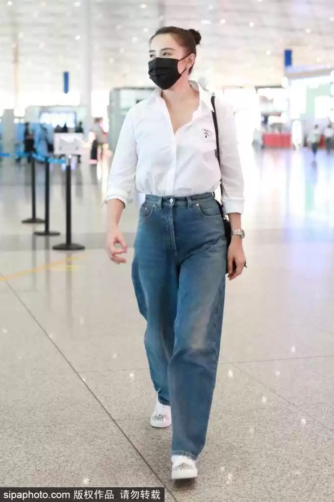 白色衬衣配裤子秘诀看这篇就够