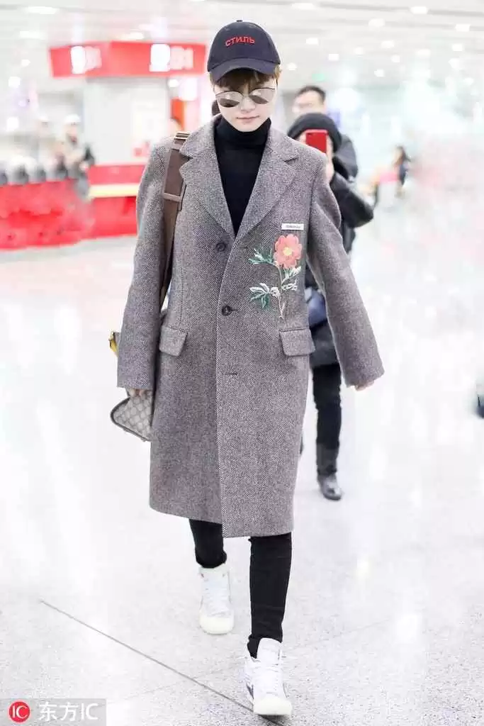 秋冬穿搭救星来袭 毛衣与外套的满分组合公式