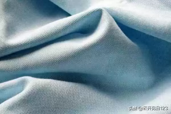 精梳棉的秘密：为什么你买的纯棉衣物手感差还起球