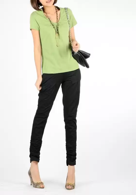 绿色卫衣搭配裤子全攻略 从颜色到风格一次掌握