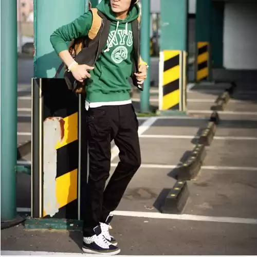 绿色衣服的裤子搭配指南让你秒变时尚达人