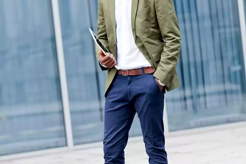 蓝色裤子鞋子搭配全攻略 穿出风格不出错