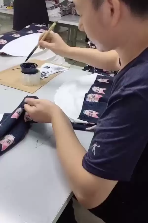 衣服褪色真相大揭秘 告别越洗越旧的烦恼 衣服褪色真相大揭秘 告别越洗越旧的烦恼