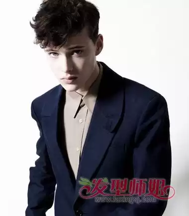 长脸男生发型指南：三款修饰脸型的实用选择