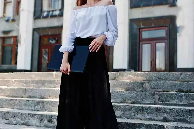 一步裙上衣搭配全攻略 穿出属于你的优雅风