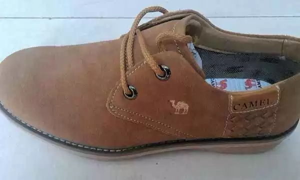 土黄色裤子穿搭攻略 告别土气变身时尚达人