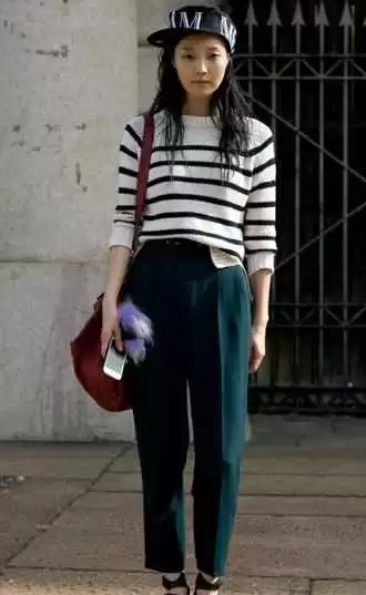 墨绿T恤配裤子全攻略 穿对颜色其实很简单