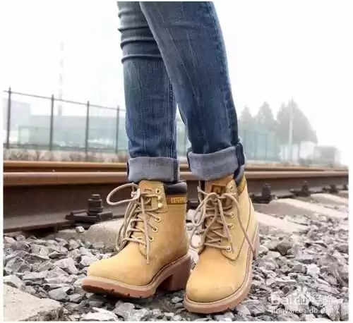 大黄靴配裤子全攻略 这么穿显高又有型