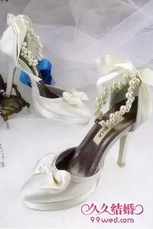 婚纱脚下秘密 选对婚鞋才能美得轻松又从容