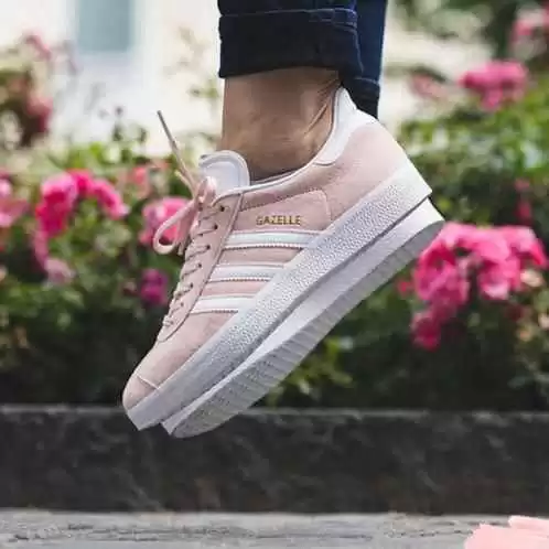 新鞋磨脚痛到怀疑人生 这些秘诀让你轻松应对 新鞋磨脚痛到怀疑人生 这些秘诀让你轻松应对