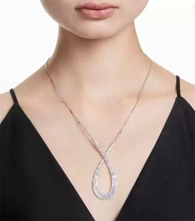 施华洛世奇不为人知的多面真相 到底是高级水晶还是精致玻璃