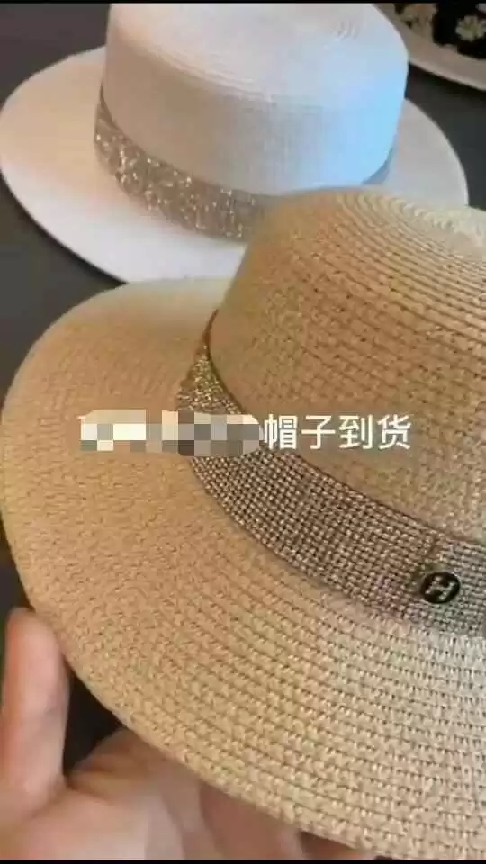 显白帽子颜色挑选全攻略让你颜值飙升