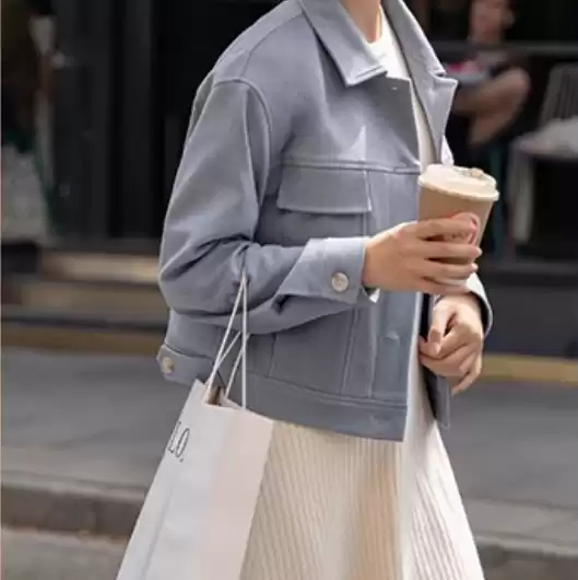 杏色外套配裤子攻略 轻松穿出你的个性范儿