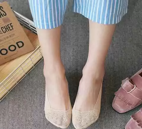 浅口单鞋袜子搭配全指南 隐形时髦与舒适我都要 浅口单鞋袜子搭配全指南 隐形时髦与舒适我都要