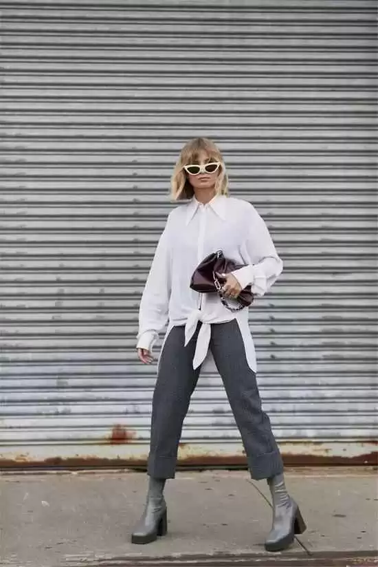 灰色上衣的万能搭配指南 穿出毫不费力的高级感 灰色上衣的万能搭配指南 穿出毫不费力的高级感