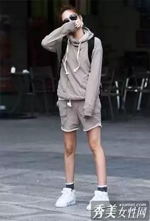 灰色运动裤短袖搭配全攻略让你穿出日常潮范