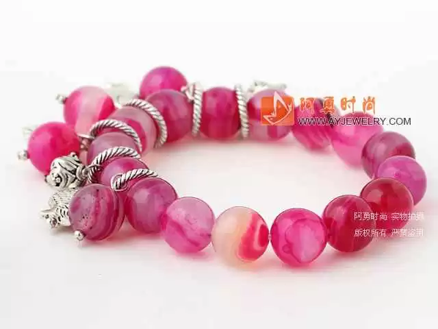 玫红配色全攻略这样搭时髦又高级