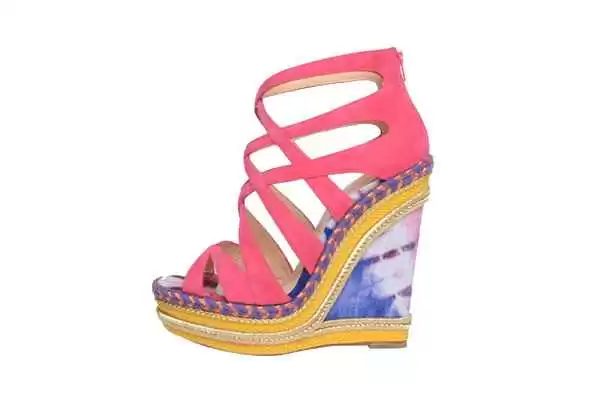 红底高跟鞋的闪耀秘密 从经典到新贵一篇看懂