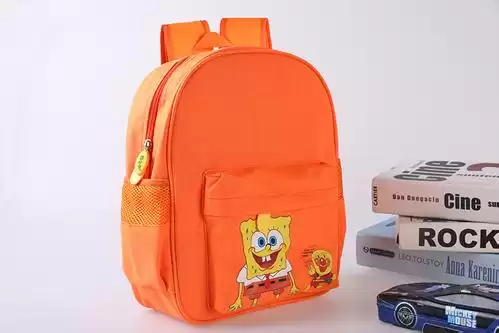 给孩子挑书包别只顾好看 护脊和安全才是真关键