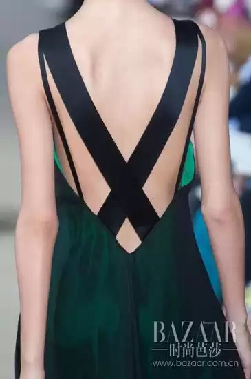 美背全解析：背部美丽的秘密与实战指南