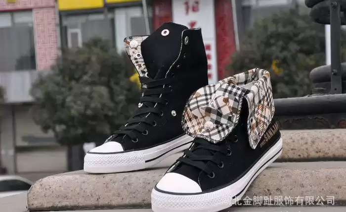 解锁高帮帆布鞋的袜子搭配秘籍，这样穿时髦不踩雷