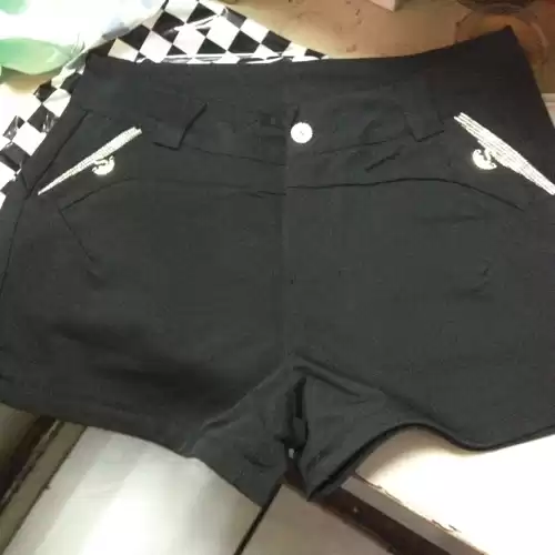 豆绿色上衣搭配攻略 穿出温柔高级感