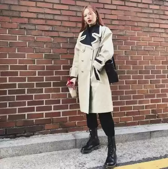 风衣配啥裤子能穿出松弛高级感 这份指南让你从衣柜翻到街头 风衣配啥裤子能穿出松弛高级感 这份指南让你从衣柜翻到街头