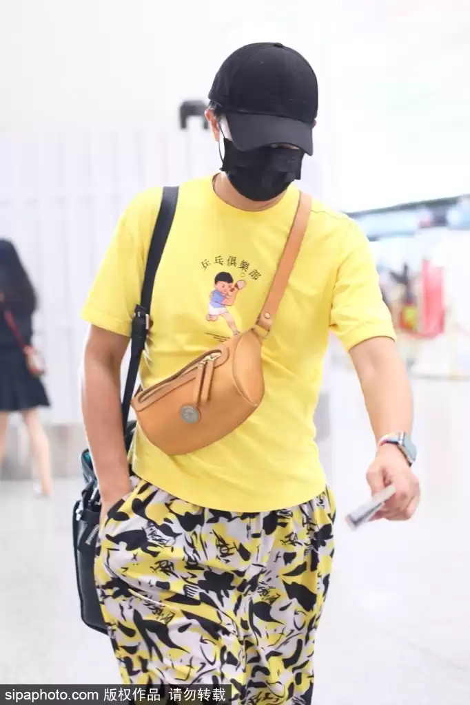 黄短袖搭噶裤子才能又显白又高级 看完这篇别再乱穿了
